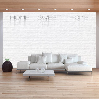 Fototapet - Home sweet home - beige text på vit tegel med skugga och speglingar