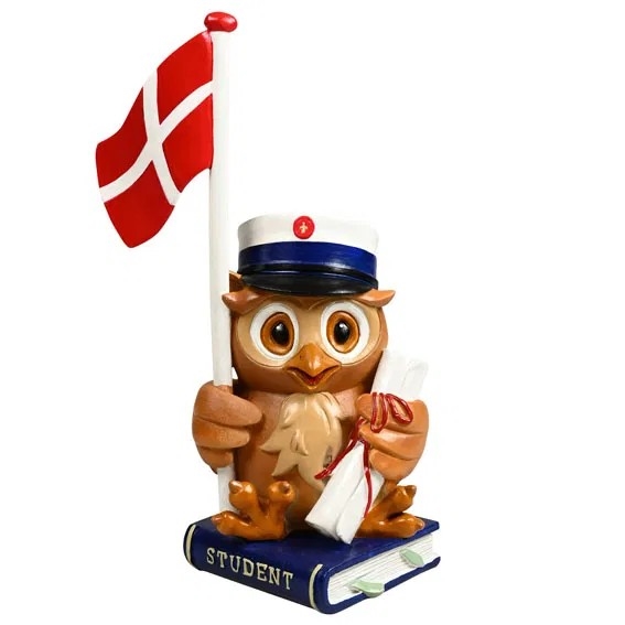 Uggla med studentmössa i blått