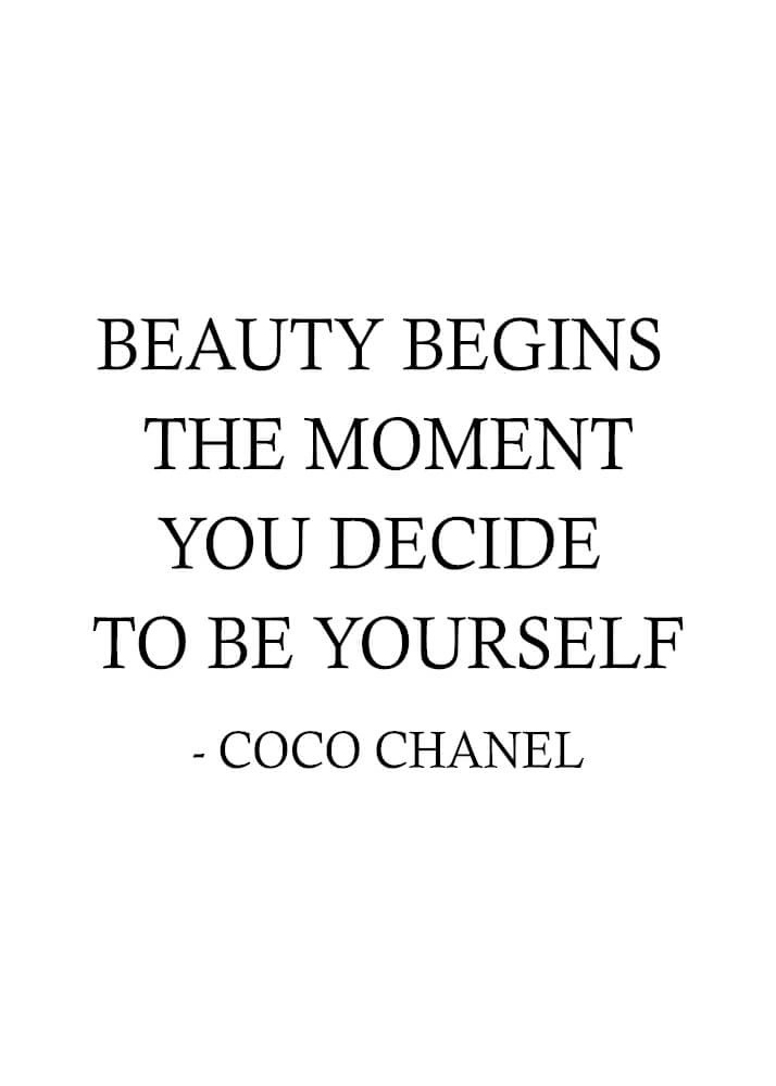 Poster från Coco Chanel med citatet Beauty Begins