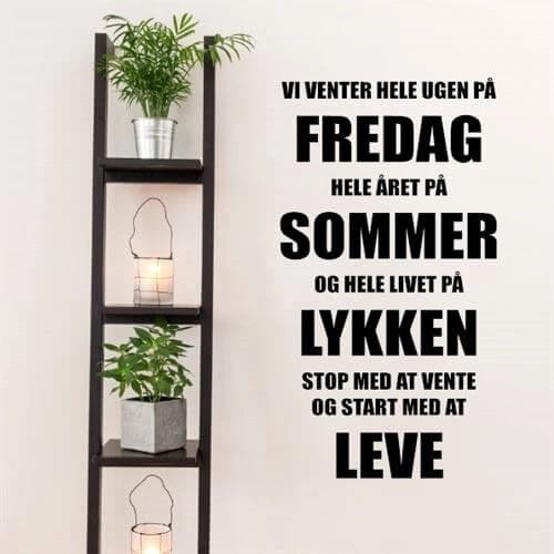 Väggdekal med citat: Vi väntar hela veckan på fredag