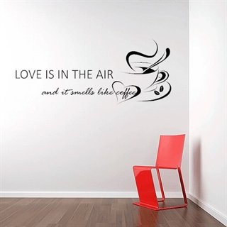 Love is in the air - En fin wallsticker med en text till köket med kaffekoppar på