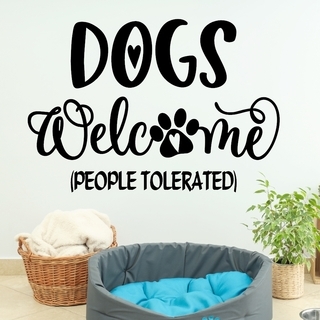Wallstickers med texten Dogs welcome