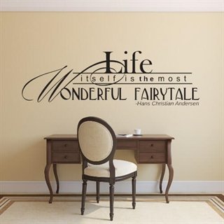 Väggdekor med engelsk citat – Life itself is the most wonderful fairytale