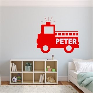 Kul wallstickers till barnrummet föreställandeen brandbil med ditt barns namn på
